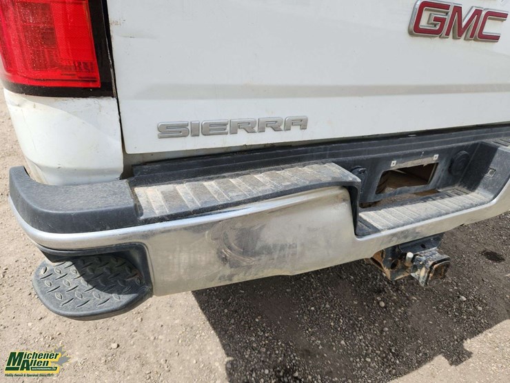 2017-gmc-sierra-2500hd-image-40