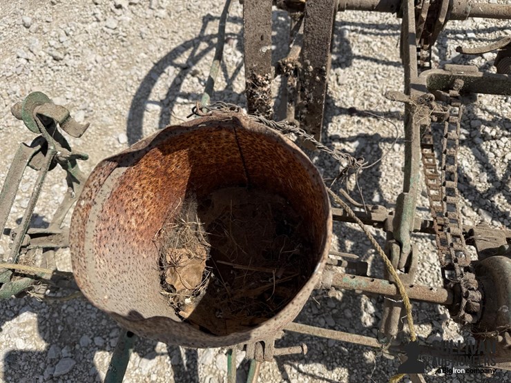 john-deere-2r40-planter-image-14