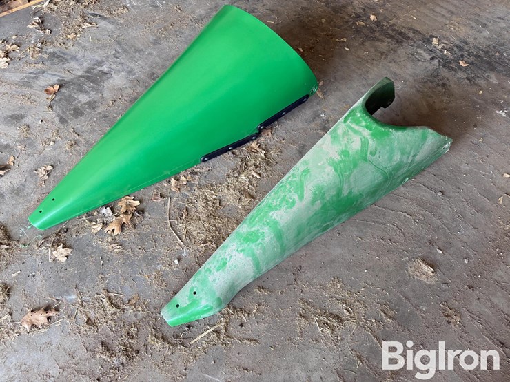 john-deere-corn-head-snouts-image-1