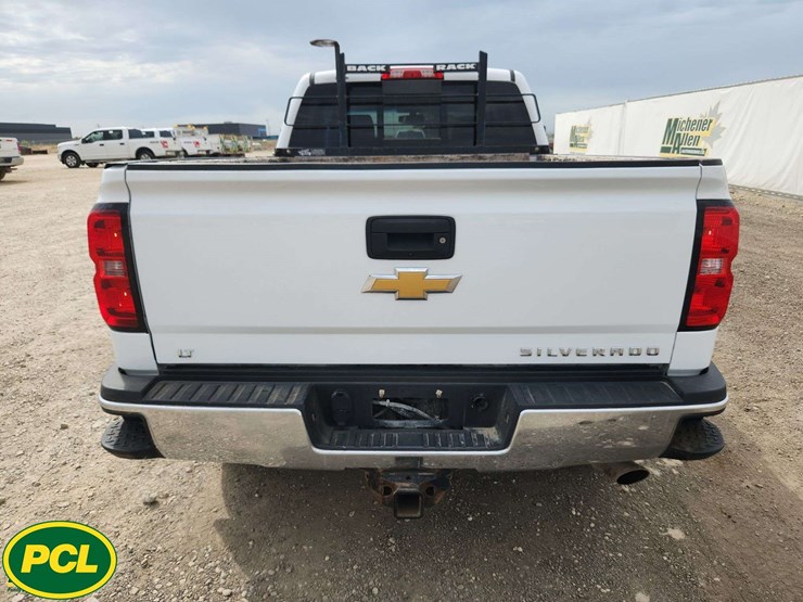 2017-chevrolet-silverado-2500hd-image-6