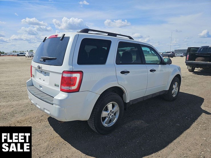 2011-ford-escape-image-4