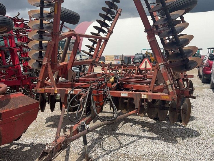 massey-ferguson-820-image-1