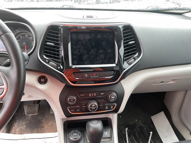 2019-jeep-cherokee-limited-image-26