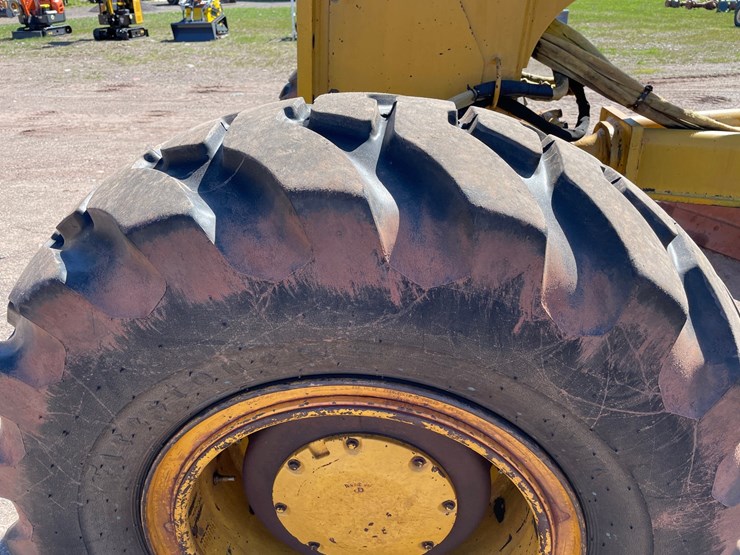 1993-deere-772bh-image-42
