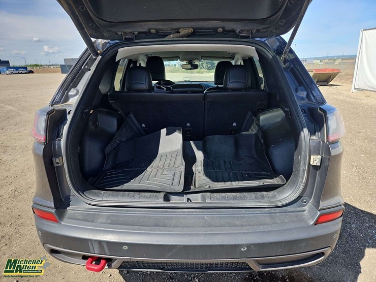 2019-jeep-cherokee-image-16