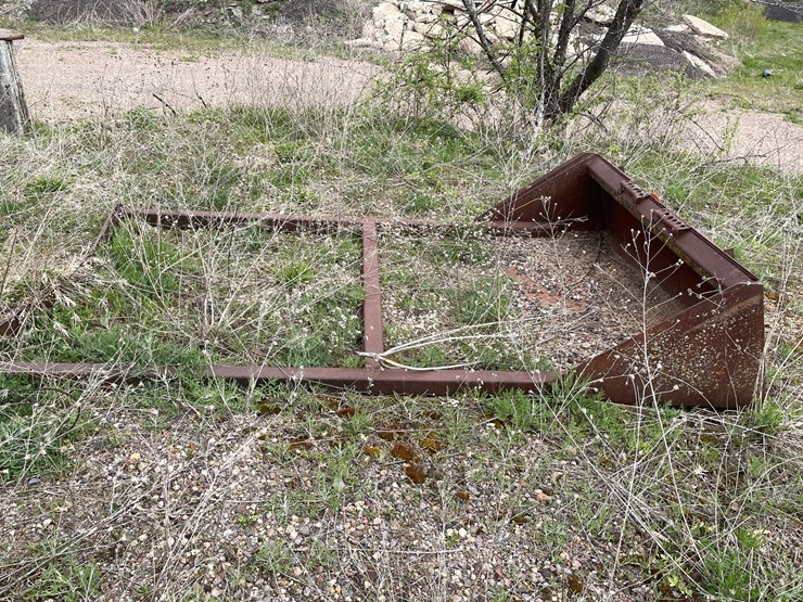 #2805-•-universal-skid-steer-bucket-(g)-image-3