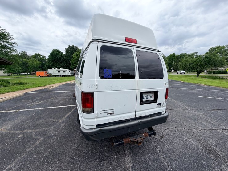 #24064-•-2007-ford-econoline-wagon-van-image-9