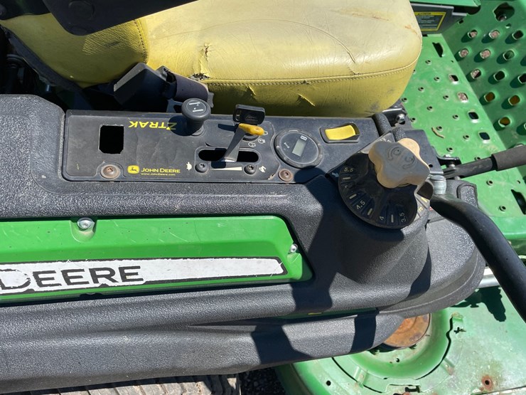 2016-john-deere-z915b-image-12