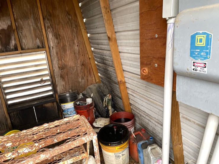 #2821-•-shed-with-contents-(g)-image-4