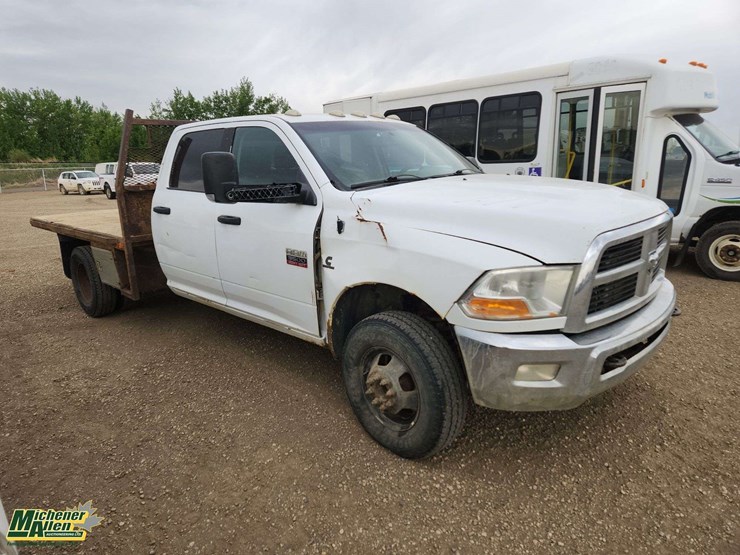 2011-dodge-3500-image-11