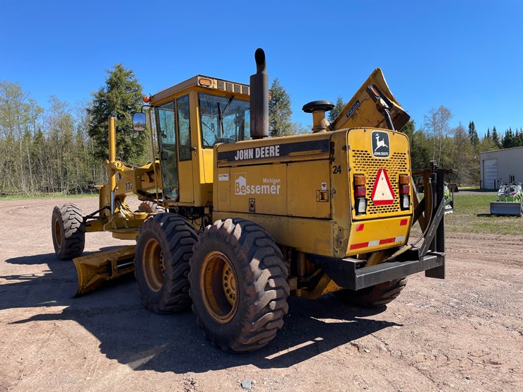 1993-deere-772bh-image-8
