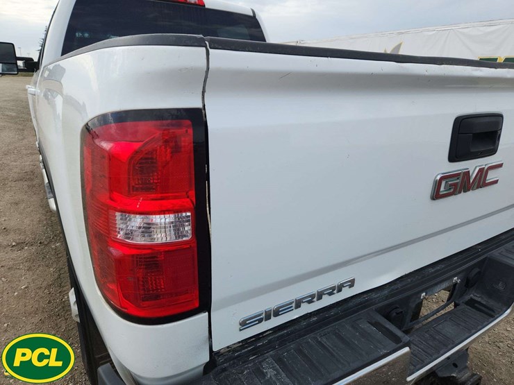 2017-gmc-sierra-2500hd-image-37