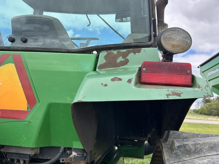 2004-john-deere-8220t-image-50