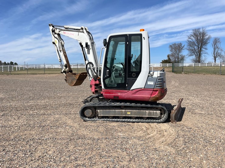 #1001-•-2012-takeuchi-excavator-image-2