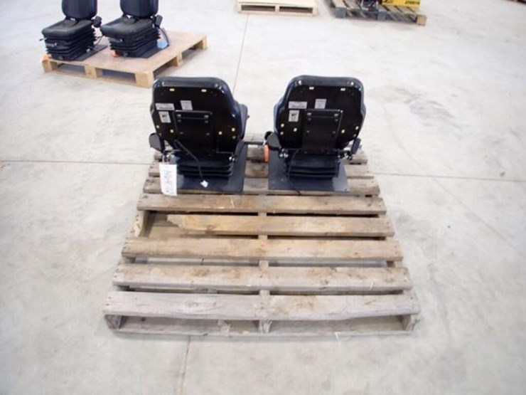 qty-of-(2)-cobo-tractor-seats-image-4