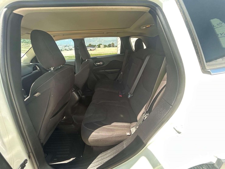 2016-jeep-cherokee-image-22