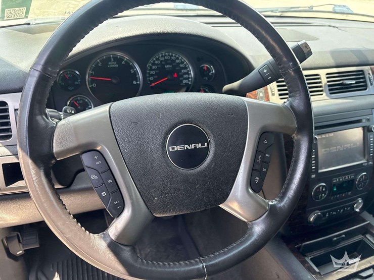 2013-gmc-yukon-image-18