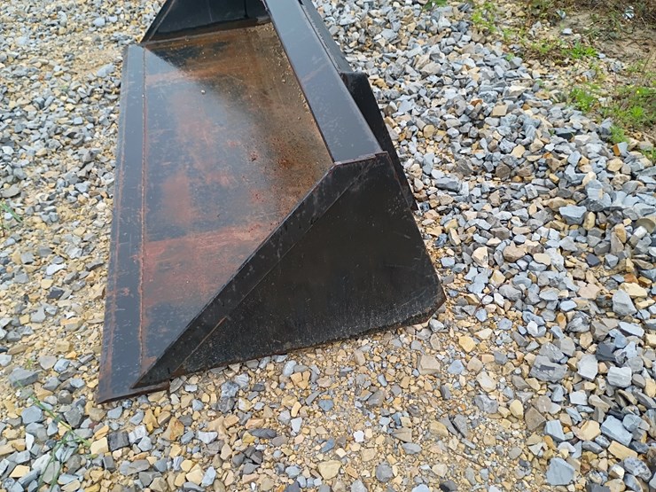 #24751-•-72"-smooth-bucket-skid-steer-attachment-image-7