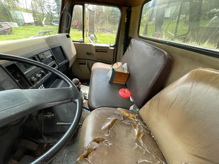 #2881-•-1990-international-sealcoating-truck-(has-wi-title)-(or)-image-35