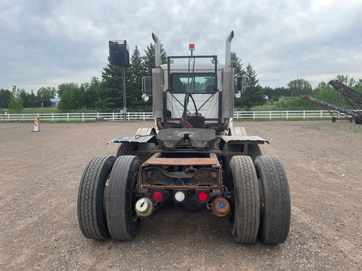 1999-mack-ch600-image-4