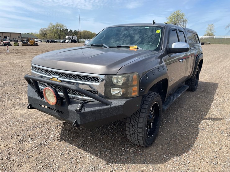 #1311-•-2012-chevrolet-silverado-pickup-truck-(has-title-in-delay)-image-1
