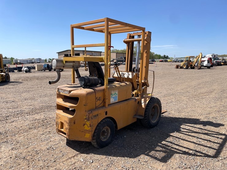#1017-•-minneapolis-moline-forklift-image-5