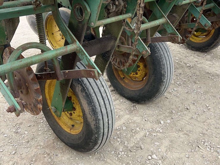 john-deere-7000-image-10