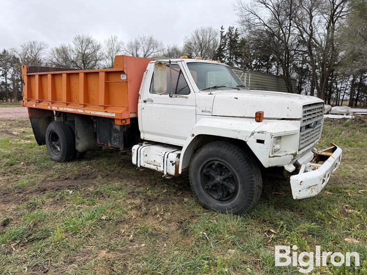 1984-ford-f700-image-3