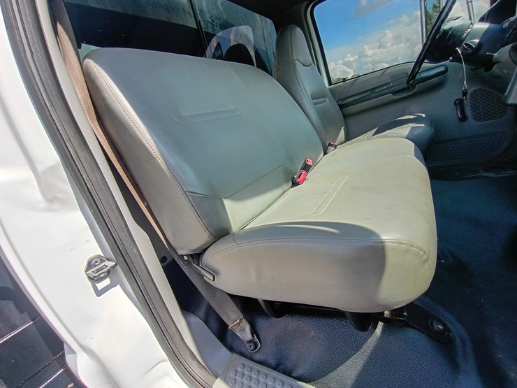 2005-ford-f750-image-43
