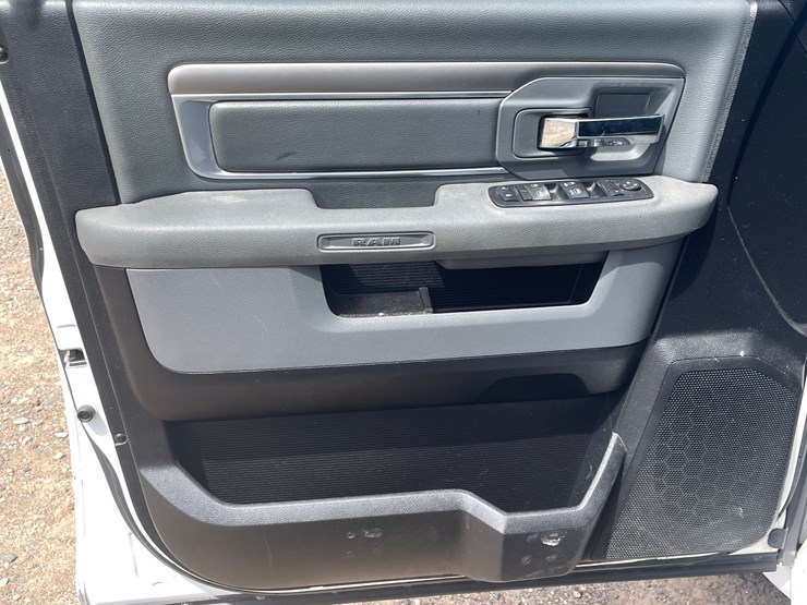 2016-dodge-ram-1500-image-29