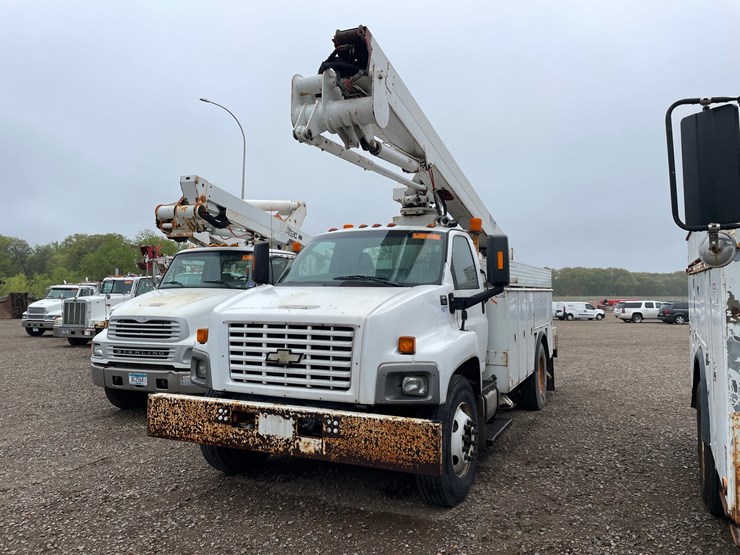 #1302-•-2003-chevrolet-c7500-boom-truck-**non-runner**(has-mn-title)-image-2