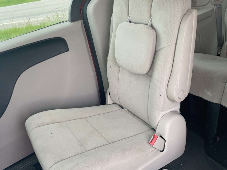 2012-dodge-caravan-image-9