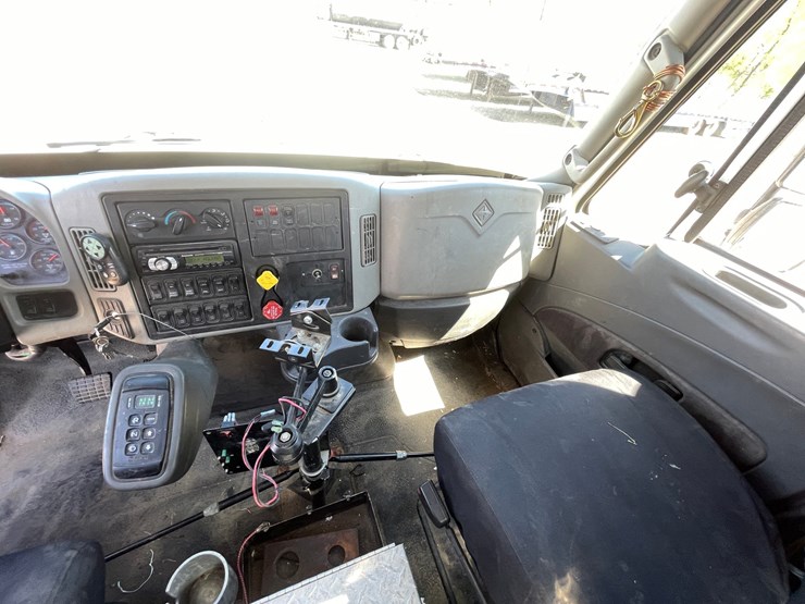 2013-international-durastar-4400-image-54