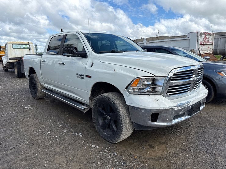 2016-dodge-1500-image-3