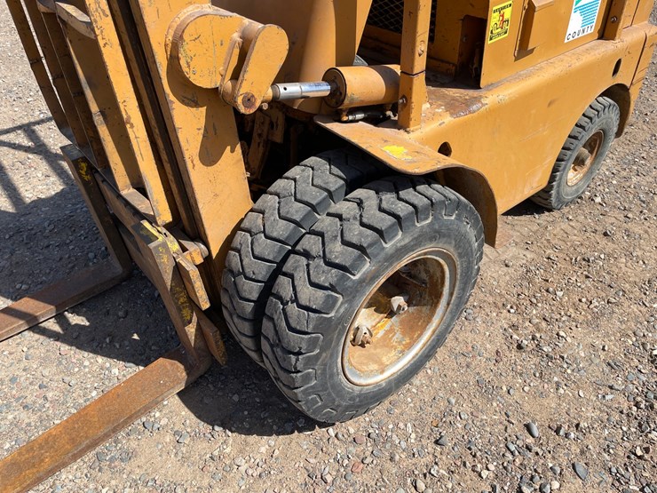#1017-•-minneapolis-moline-forklift-image-11
