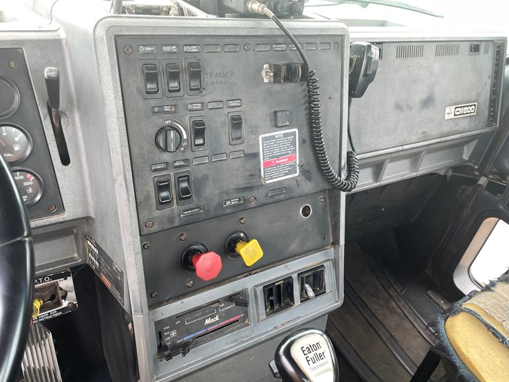 1999-mack-ch600-image-37