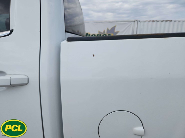 2017-gmc-sierra-2500hd-image-40
