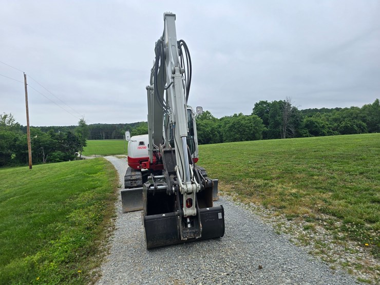 2024-takeuchi-tb290-image-37