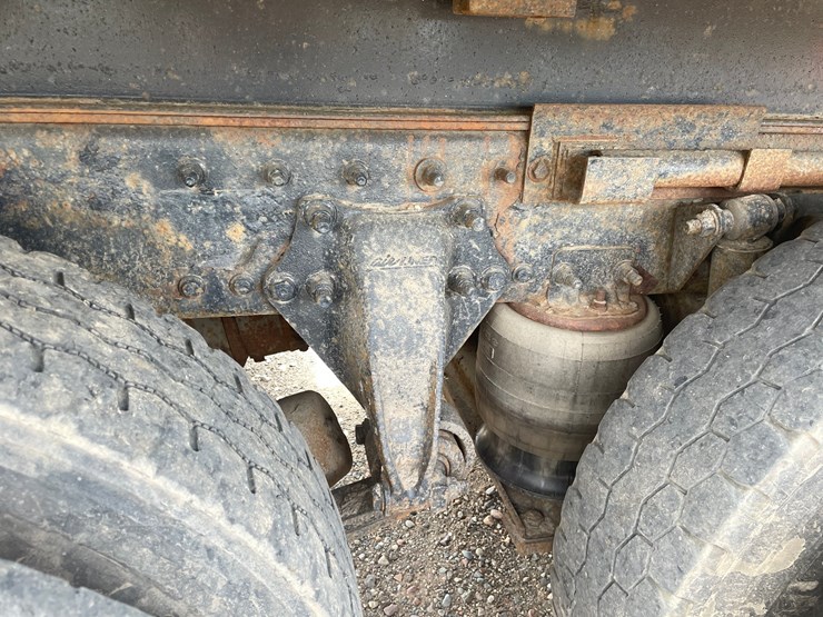 #1319-•-2011-freightliner-dump-truck-(has-mn-title)-image-24