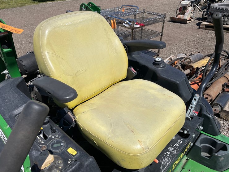2016-john-deere-z915b-image-11
