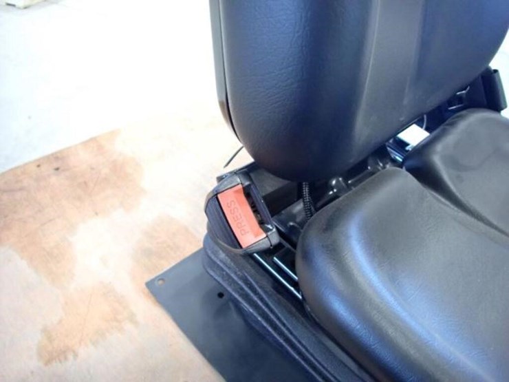 qty-of-(2)-cobo-tractor-seats-image-9