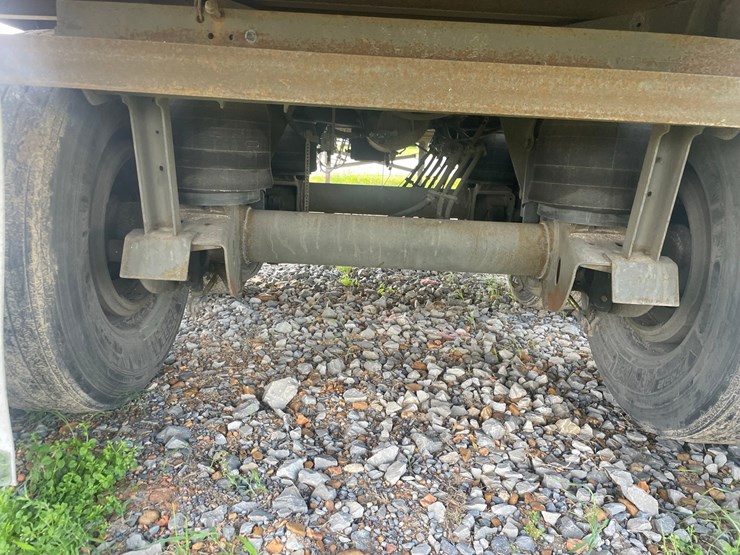 2007-utility-4000dx-image-13