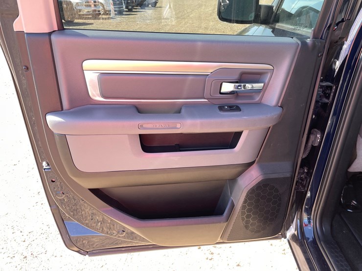 #1312-•-2016-dodge-ram-pickup-truck-(has-mn-salvage-title)-image-27