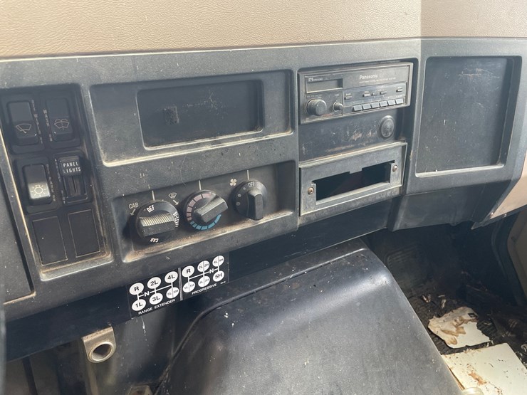 #2881-•-1990-international-sealcoating-truck-(has-wi-title)-(or)-image-41
