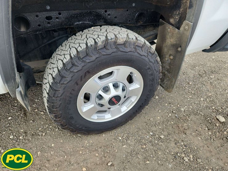 2017-gmc-sierra-2500hd-image-14