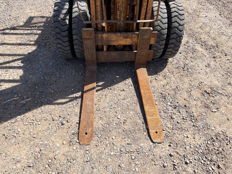 #1017-•-minneapolis-moline-forklift-image-12