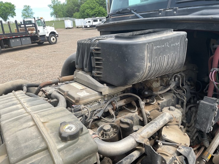 #1319-•-2011-freightliner-dump-truck-(has-mn-title)-image-35