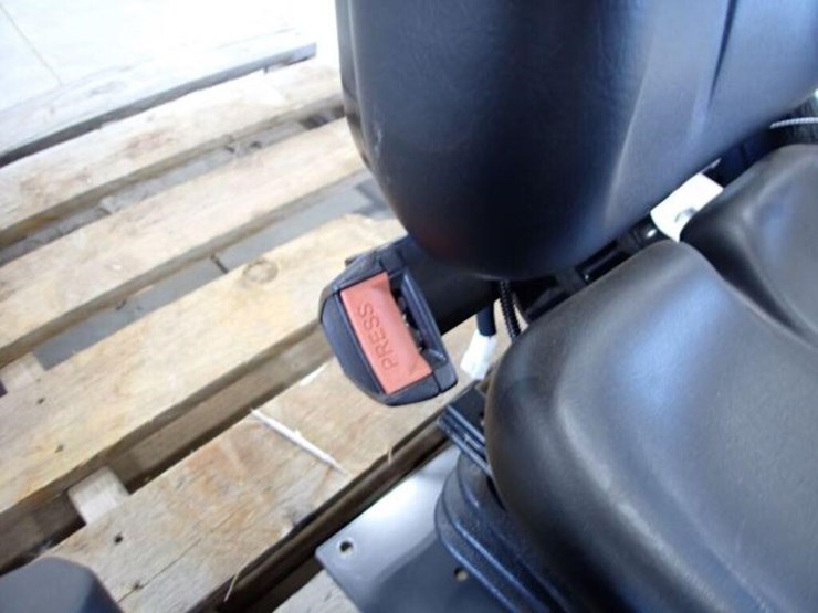 qty-of-(2)-cobo-tractor-seats-image-9