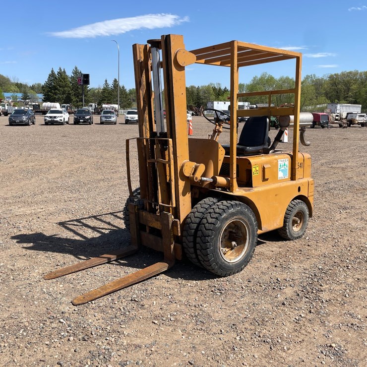 #1017 • Minneapolis Moline Forklift