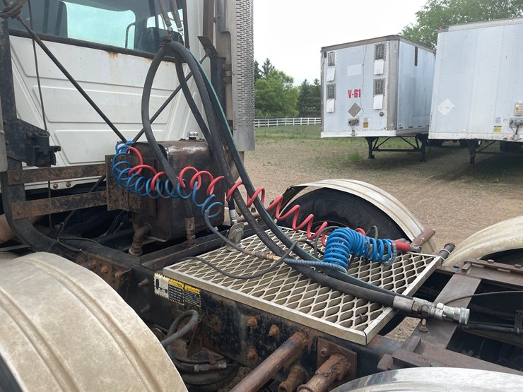 1999-mack-ch600-image-15